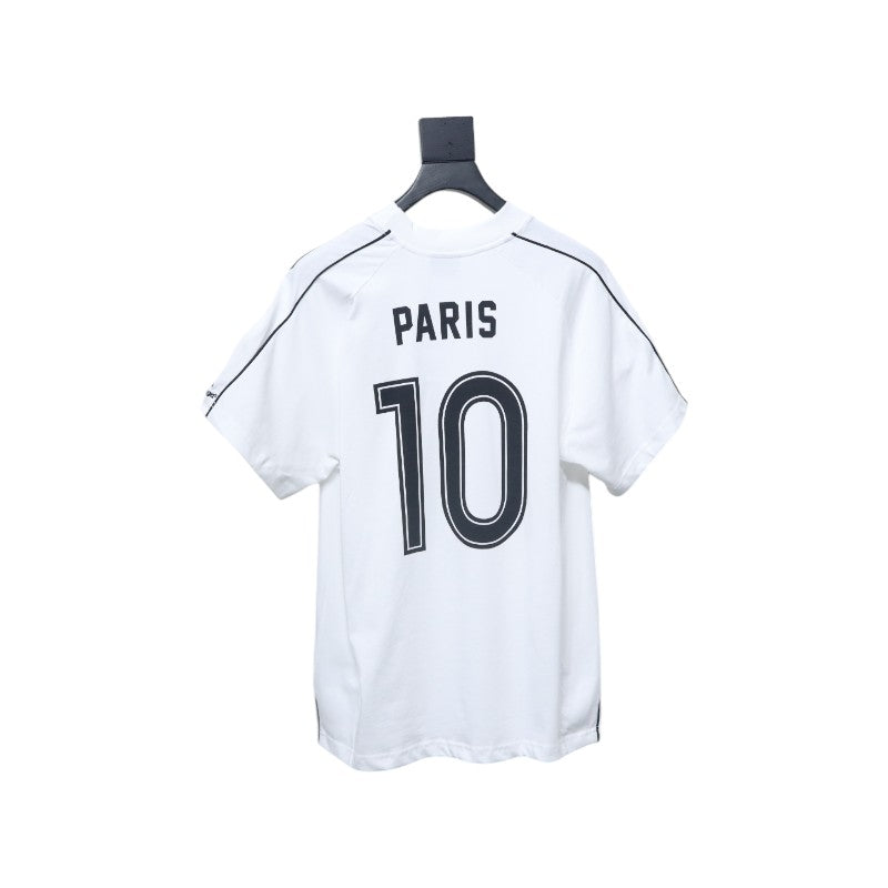 https://images.mrshopplus.com/469800128058134/DTB_proProduct/2025-05-27/balenciaga_co_branded_manchester_united_football_embroidered_short_sleeve_1C59C6DD43815.jpg