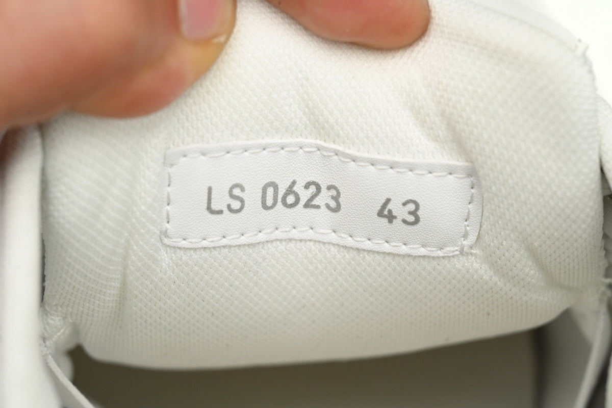 https://images.mrshopplus.com/469800128058134/DTB_proProduct/2024-08-09/pk_god_batch_dior_light_grey__b30__sneakers_white_3sn279znd_h000_1AE3026F3DC13.jpeg