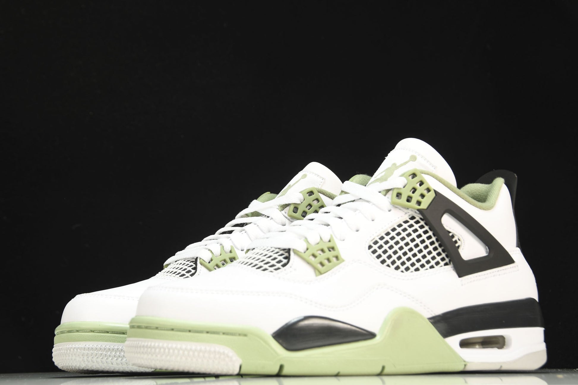 Air Jordan 4 Retro Seafoam Women's Sneaker Iconic Style Comfort Kicks