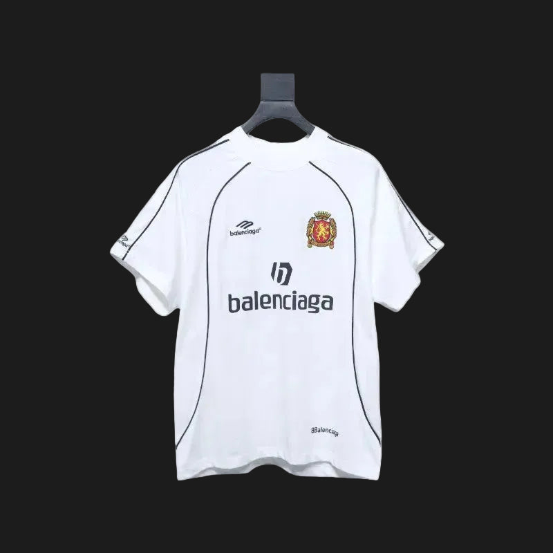 https://images.mrshopplus.com/469800128058134/DTB_proProduct/2025-05-27/balenciaga_co_branded_manchester_united_football_embroidered_short_sleeve_1C59C6DD4B814.jpg