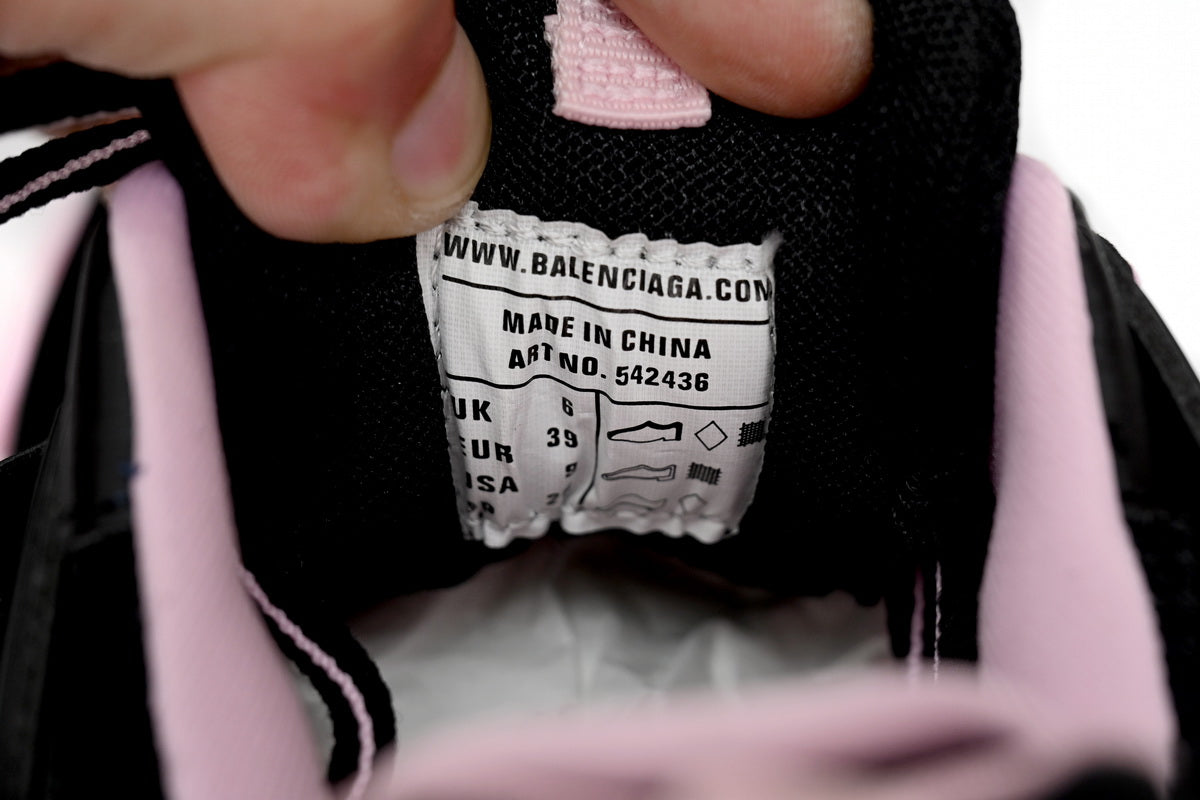 https://images.mrshopplus.com/469800128058134/DTB_proProduct/2024-11-16/balenciaga_track_black_powder_542436_w3ac1_1050__led__1B62A922EB71A.jpg