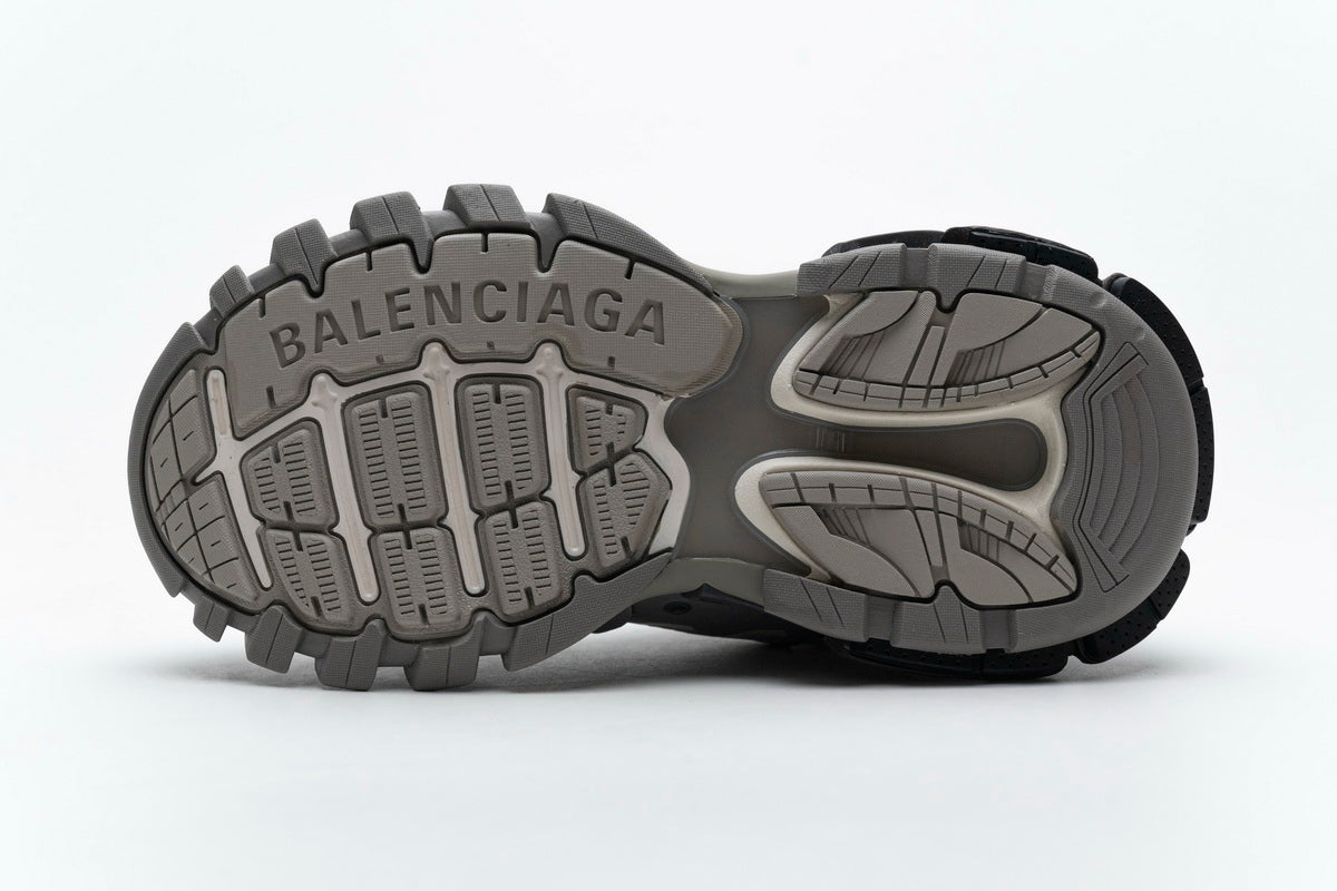 https://images.mrshopplus.com/469800128058134/DTB_proProduct/2024-11-16/balenciaga_track_grey_white_555032_w1gb7_1214__led__1B62A6EEE0C1E.jpeg