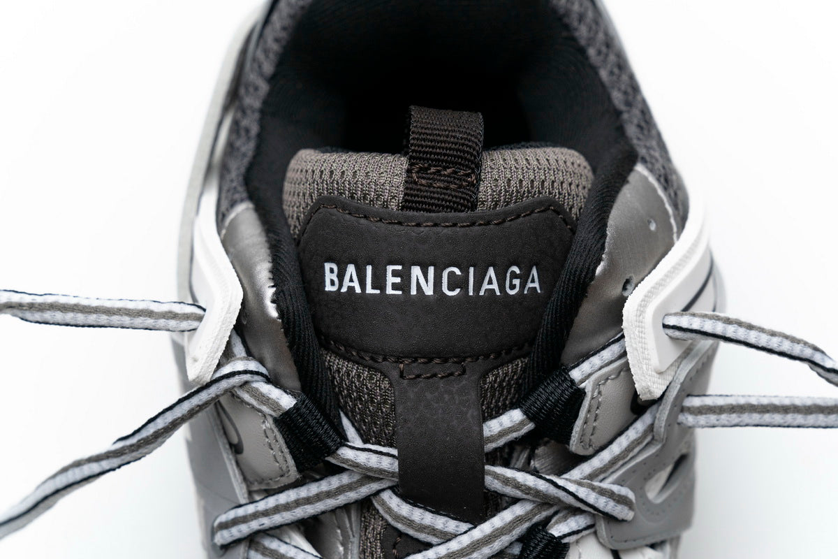 https://images.mrshopplus.com/469800128058134/DTB_proProduct/2024-11-16/balenciaga_track_grey_white_555032_w1gb7_1214__led__1B62A6F009A1F.jpeg