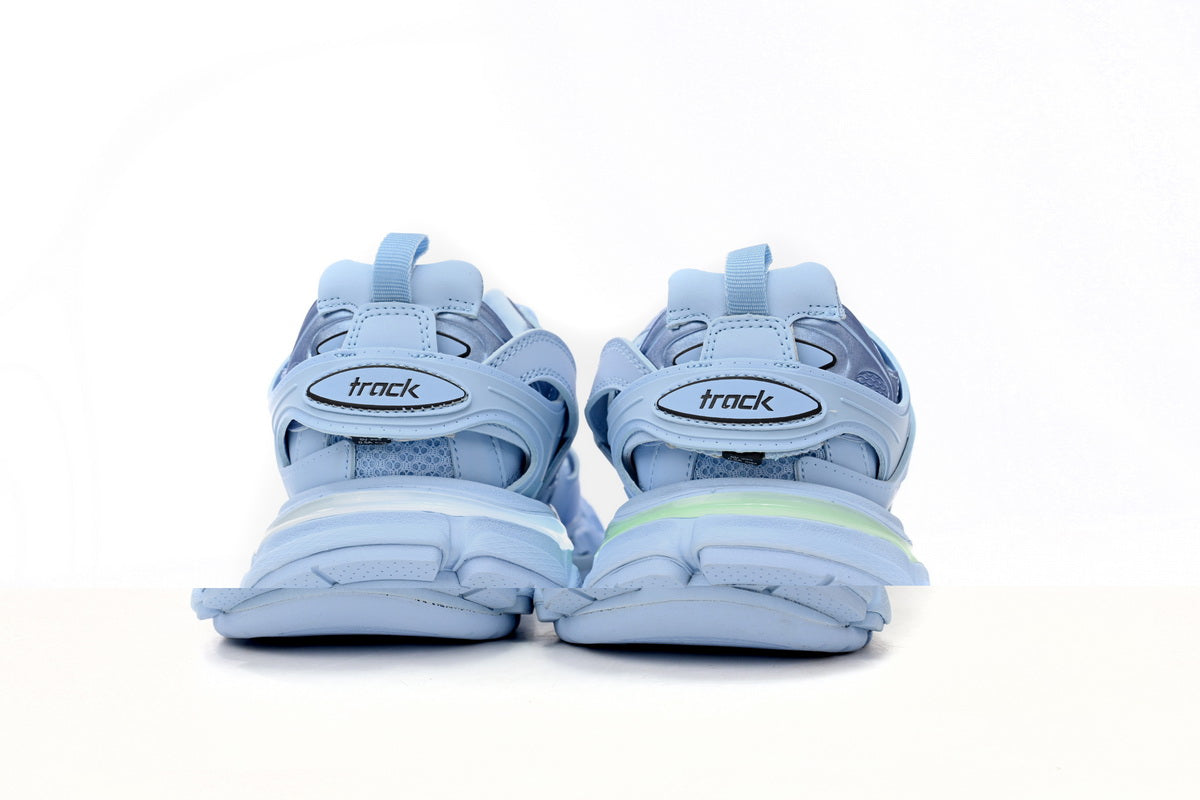 https://images.mrshopplus.com/469800128058134/DTB_proProduct/2024-11-16/balenciaga_track_light_blue_542436_w2la1_4800__led__1B62A83359E1E.jpg