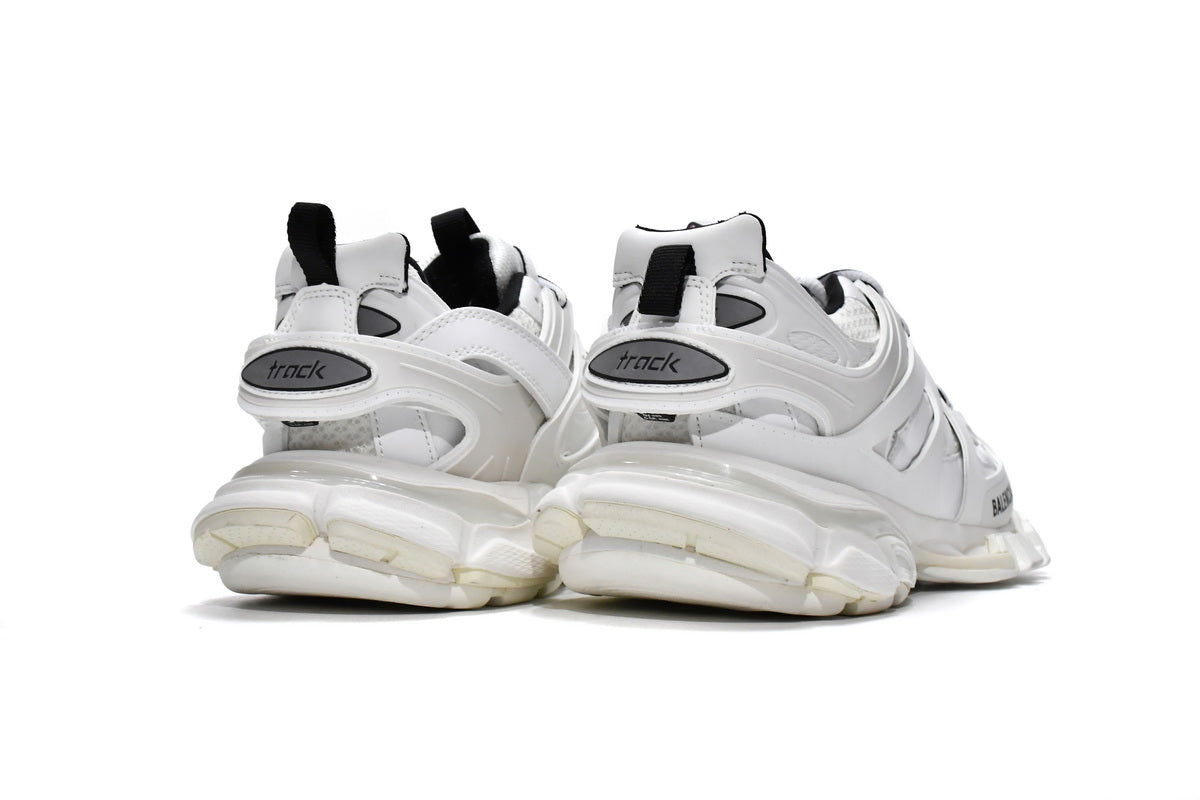 https://images.mrshopplus.com/469800128058134/DTB_proProduct/2024-11-16/balenciaga_track_white_black_542023_w3ac1_9010__led__1B62A755BA81E.jpeg