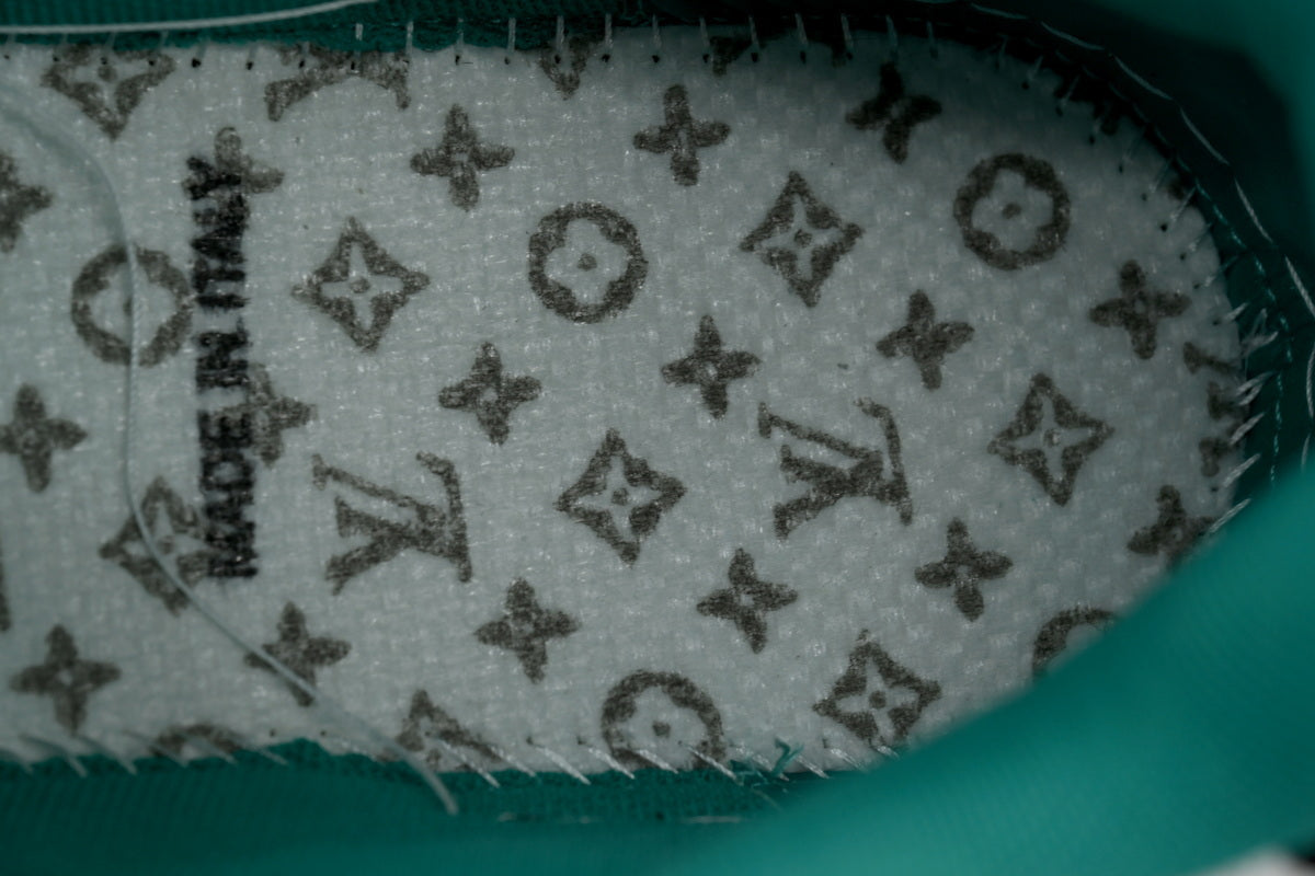 https://images.mrshopplus.com/469800128058134/DTB_proProduct/2026-01-08/copy_of__louis_vuitton_white_with_gray_1D7DD9736A212.jpg