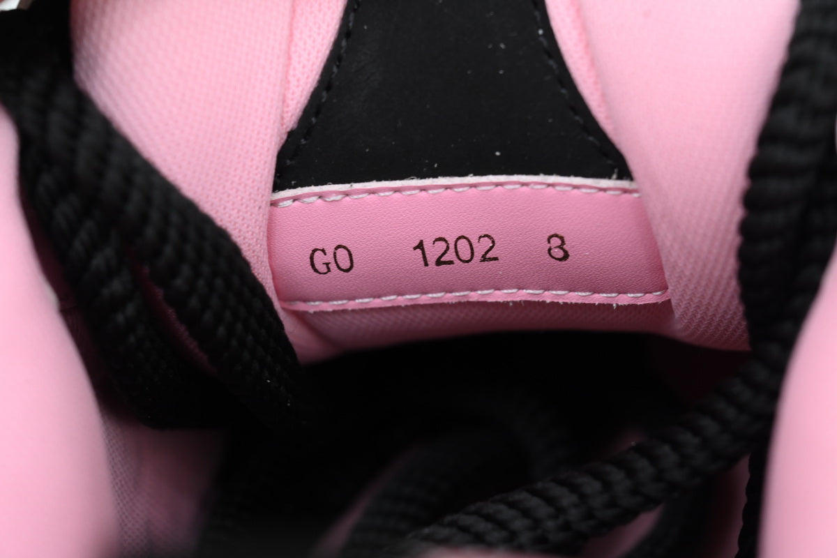 https://images.mrshopplus.com/469800128058134/DTB_proProduct/2024-12-03/pk_god_batch_louis_vuitton_lv_skate_pink___black___bicolor_1B787ABBEF61B.jpg