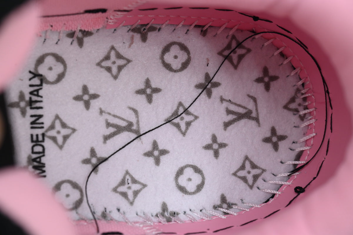 https://images.mrshopplus.com/469800128058134/DTB_proProduct/2024-12-03/pk_god_batch_louis_vuitton_lv_skate_pink___black___bicolor_1B787ABD6391C.jpg
